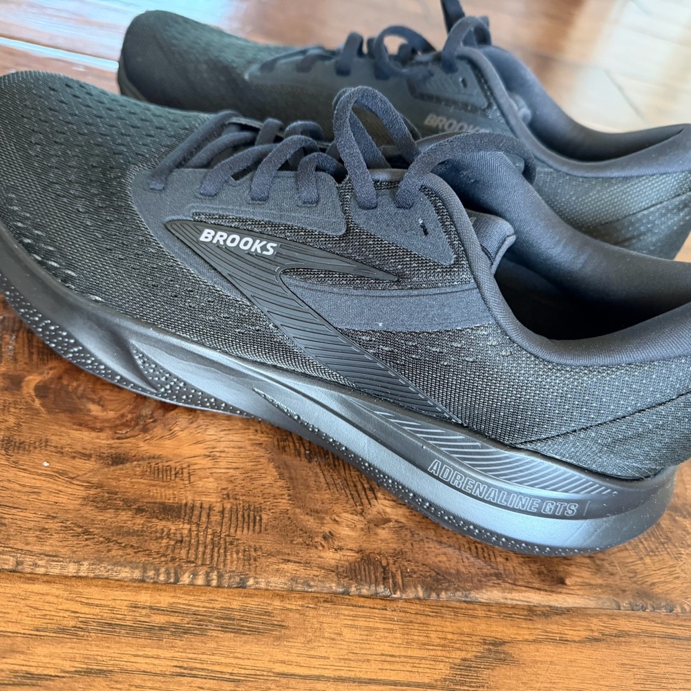 Brooks Adrenaline GTS Black Sneakers